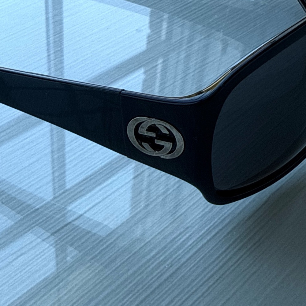 Vintage Gucci Black Sunglasses - Picture 3 of 8